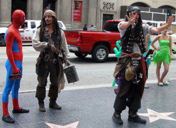 「勝手に撮っちゃいやん」ということでしょう(笑)